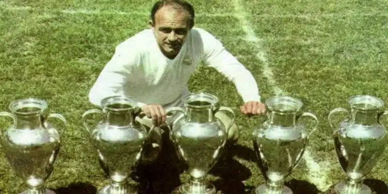 Cầu thủ Alfredo Di Stefano giành được nhiều danh hiệu trong sự nghiệp thi đấu