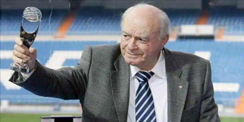 Alfredo Di Stefano trở thành huấn luyện viên từ năm 1967 đến 1991