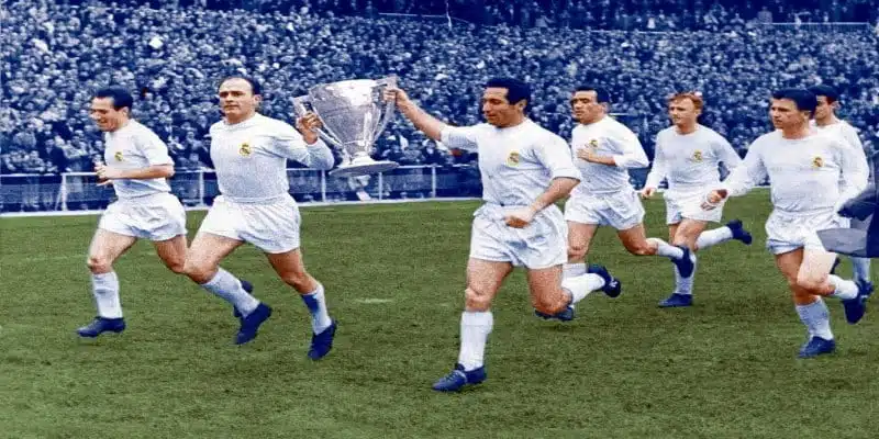 Alfredo Di Stefano đã có sự nghiệp cầu thủ kiêm hlv đầy thành công