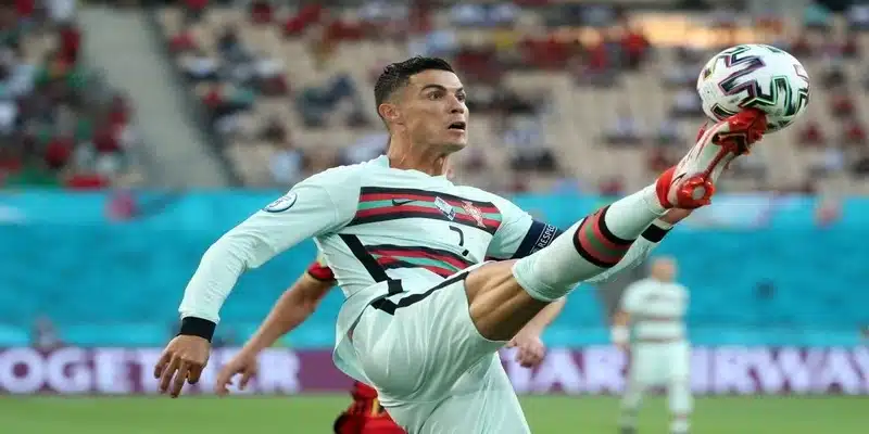 Ronaldo với tiểu sử cuộc đời đầy biến động